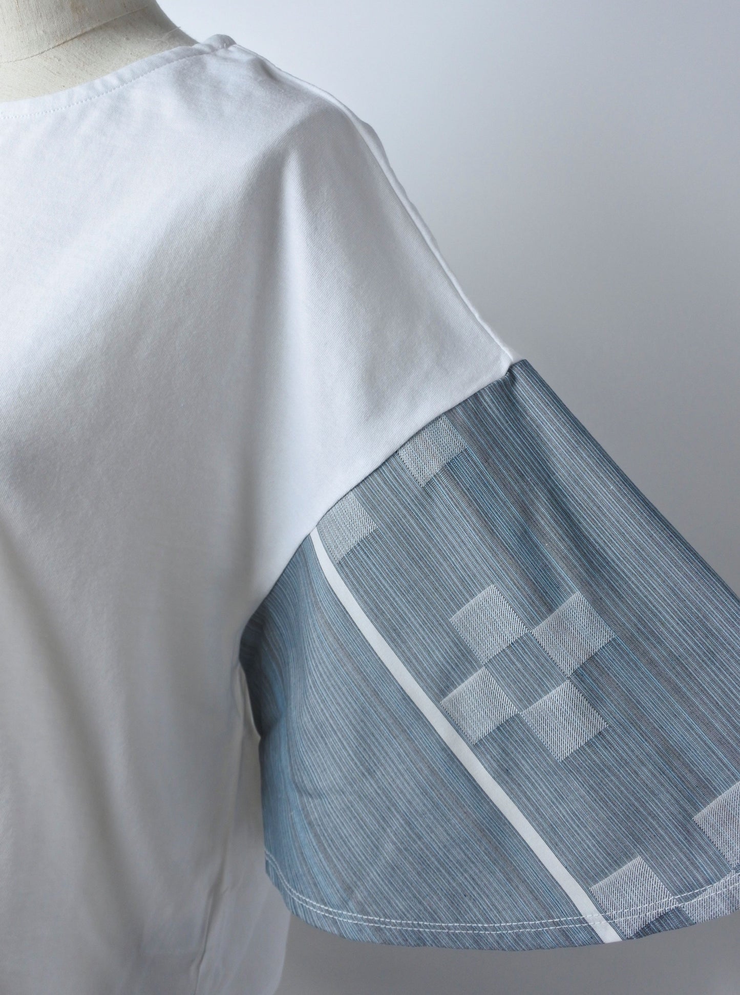 【YOAKE】フレア袖Tシャツ