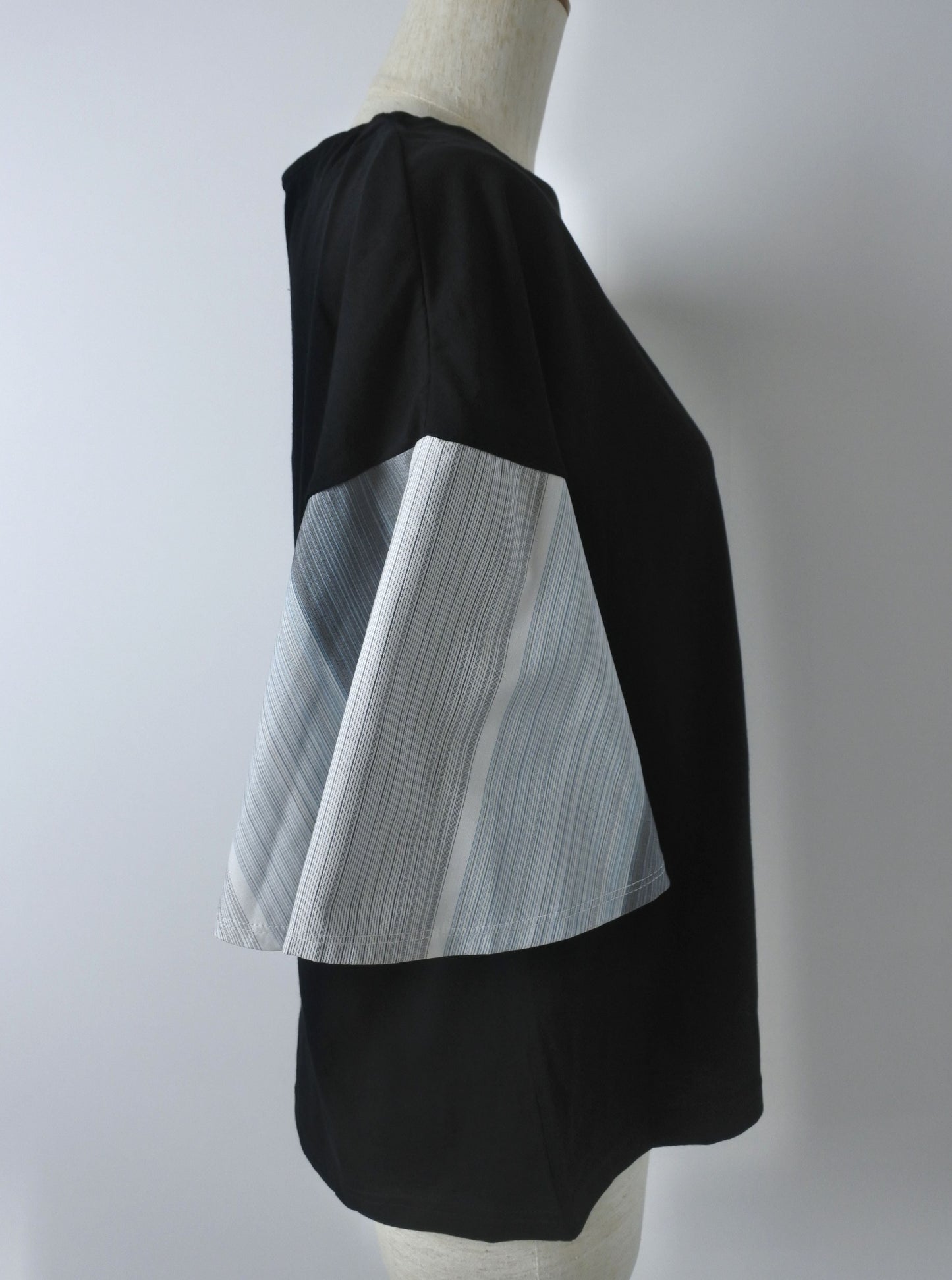 【YOAKE】フレア袖Tシャツ