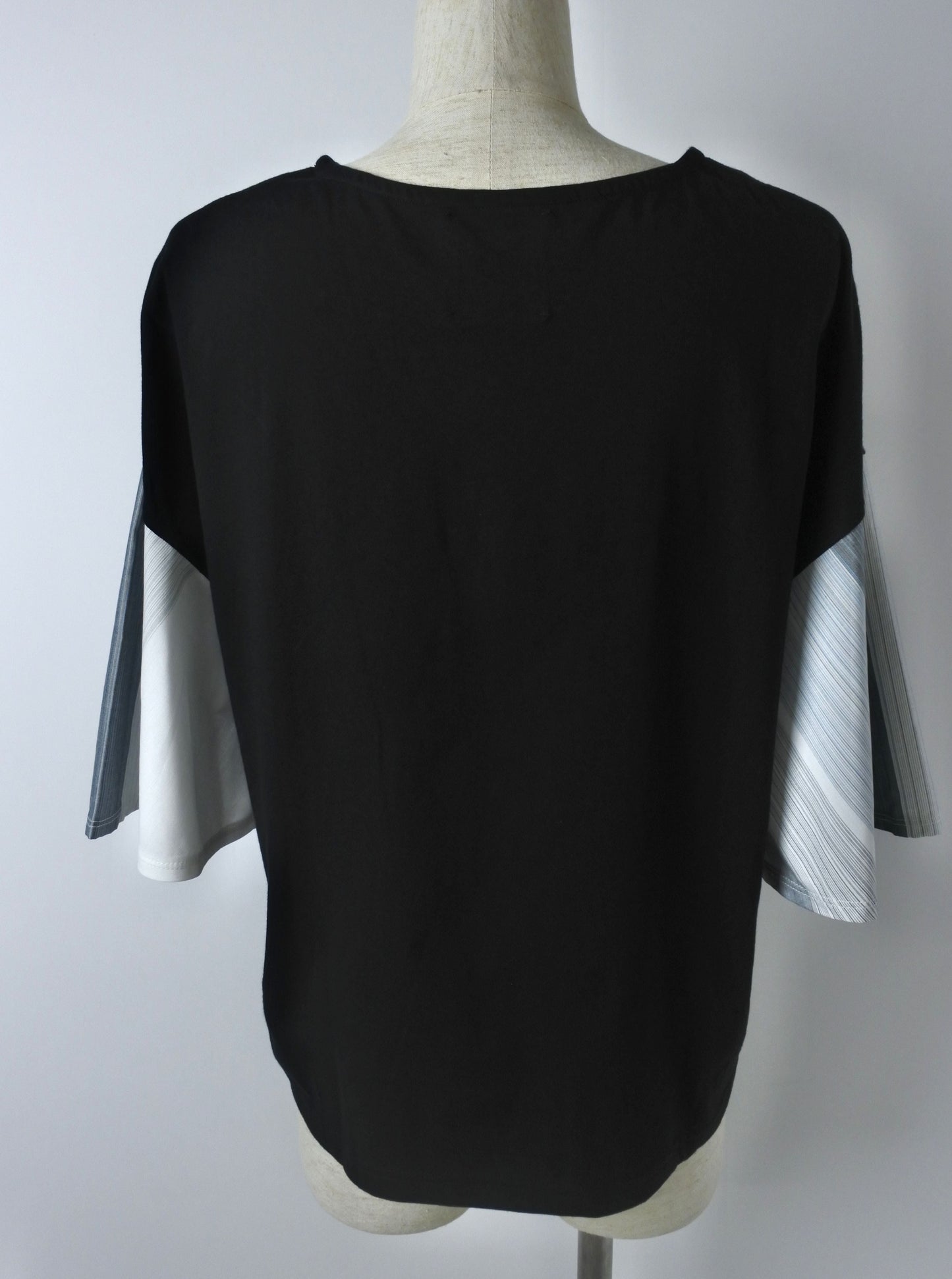 【YOAKE】フレア袖Tシャツ