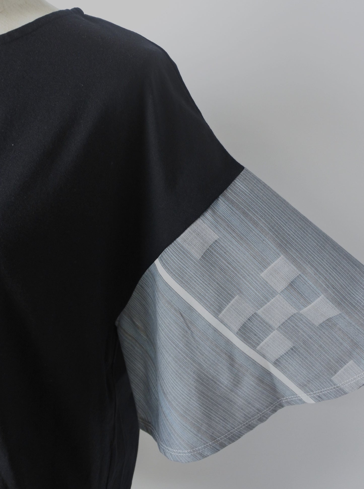 【YOAKE】フレア袖Tシャツ