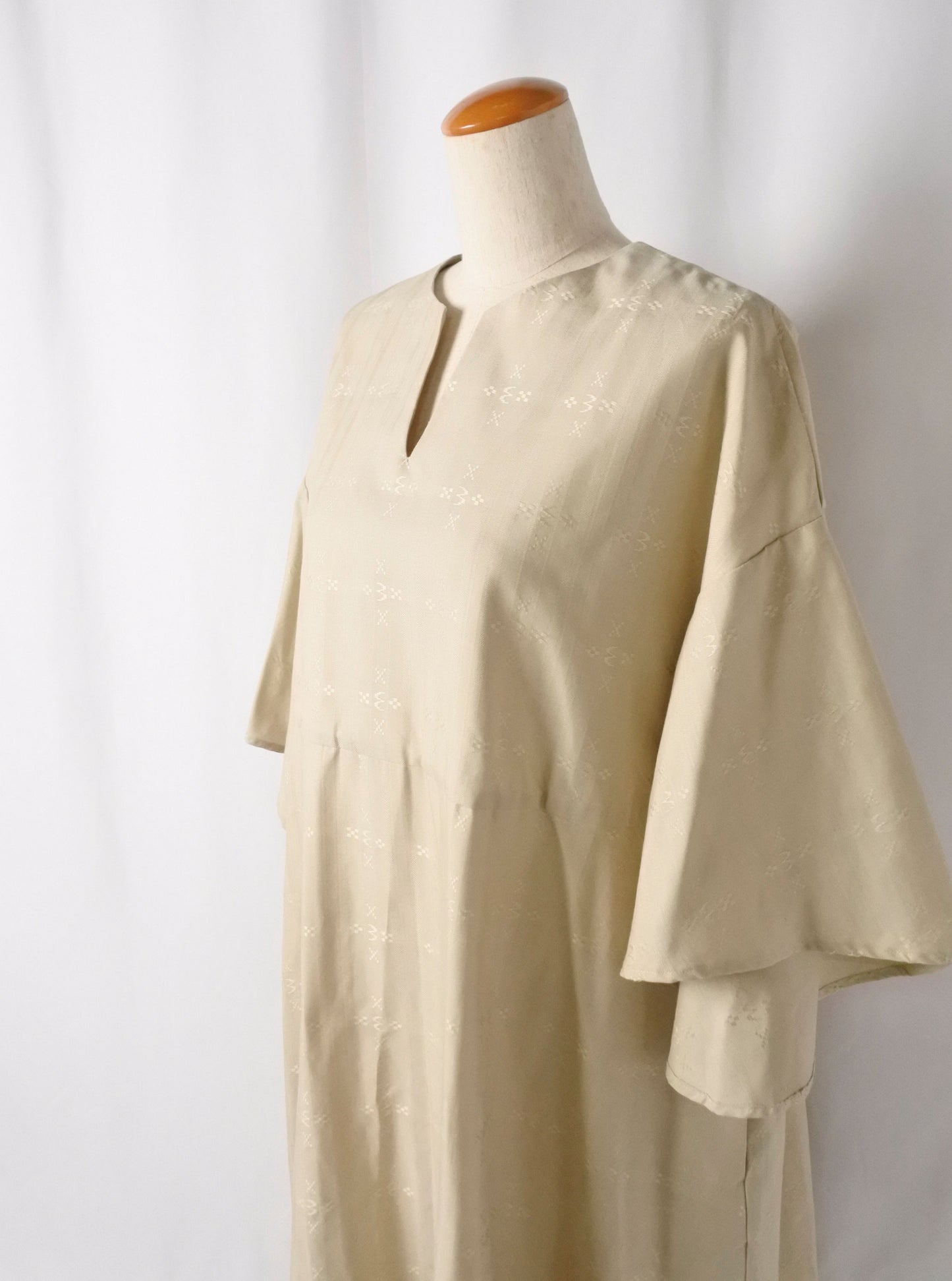 【YOAKE】フレア袖ワンピース( Beige)