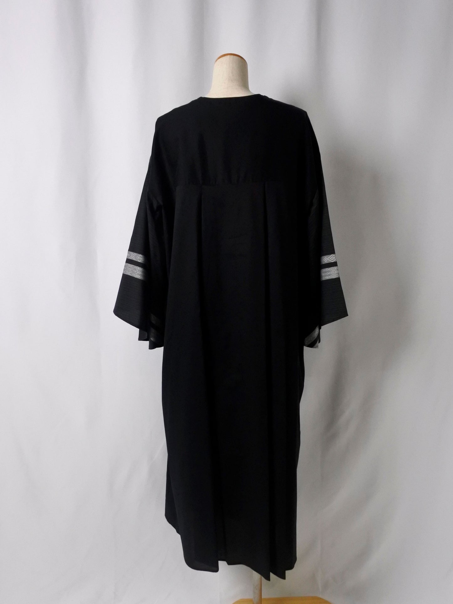 【YOAKE】チュール刺繍ワンピース(Black)