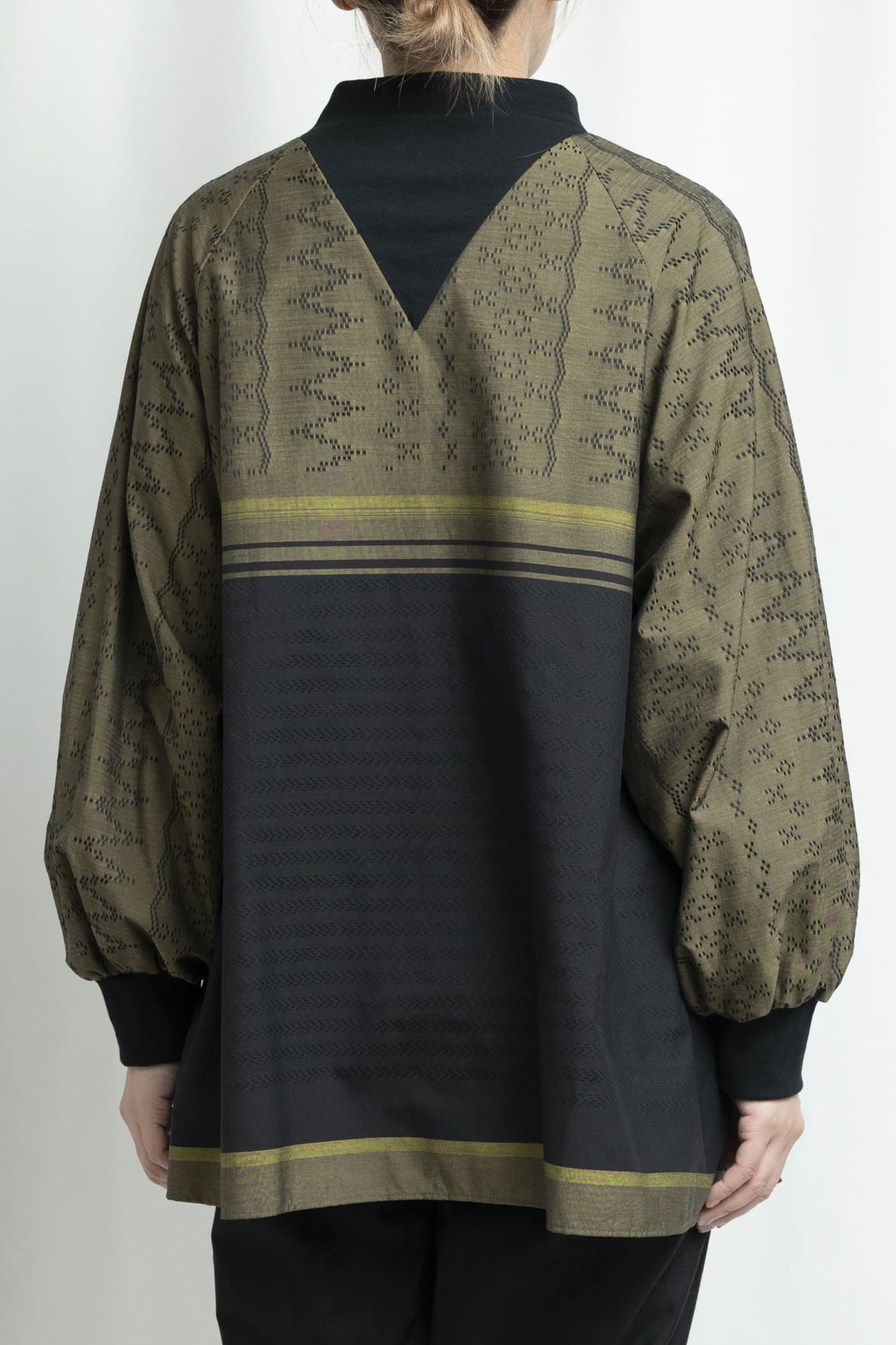 花織チュニック 着用イメージ レディース 重ね着風コーデ レイヤード風 ぐすく花織 チュニック