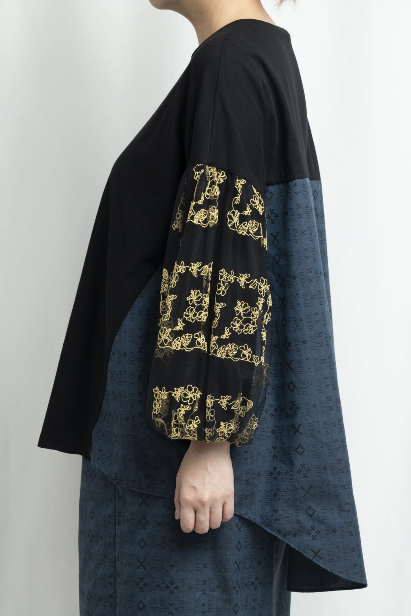 【YOAKE】チュール刺繍パフスリーブチュニック (Black)