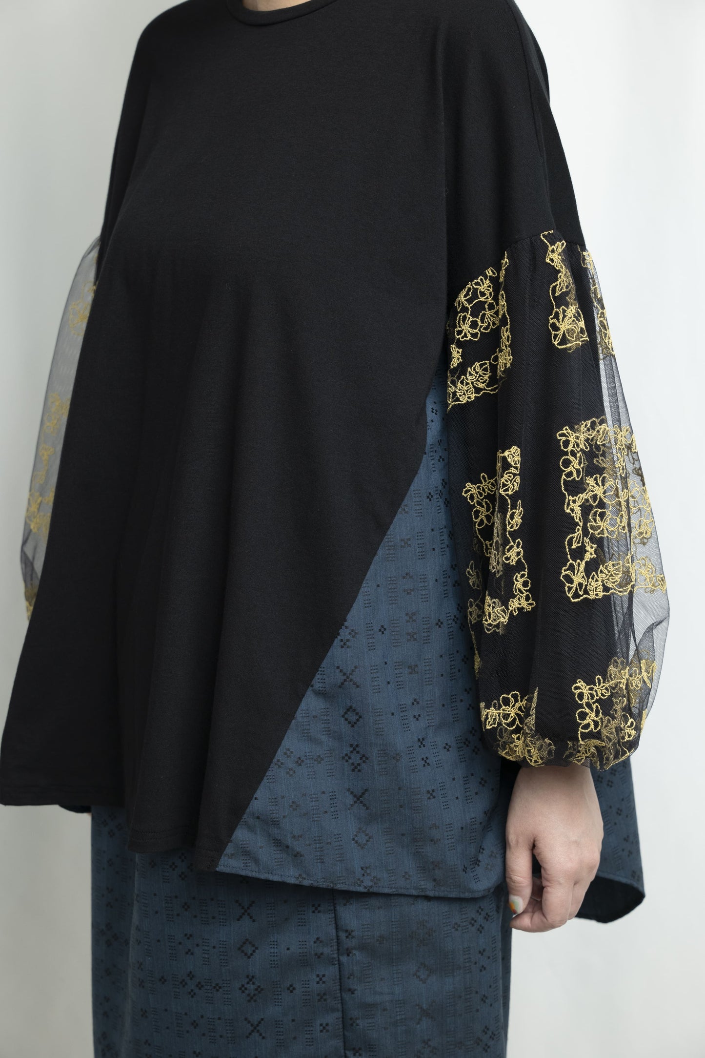 【YOAKE】チュール刺繍パフスリーブチュニック (Black)