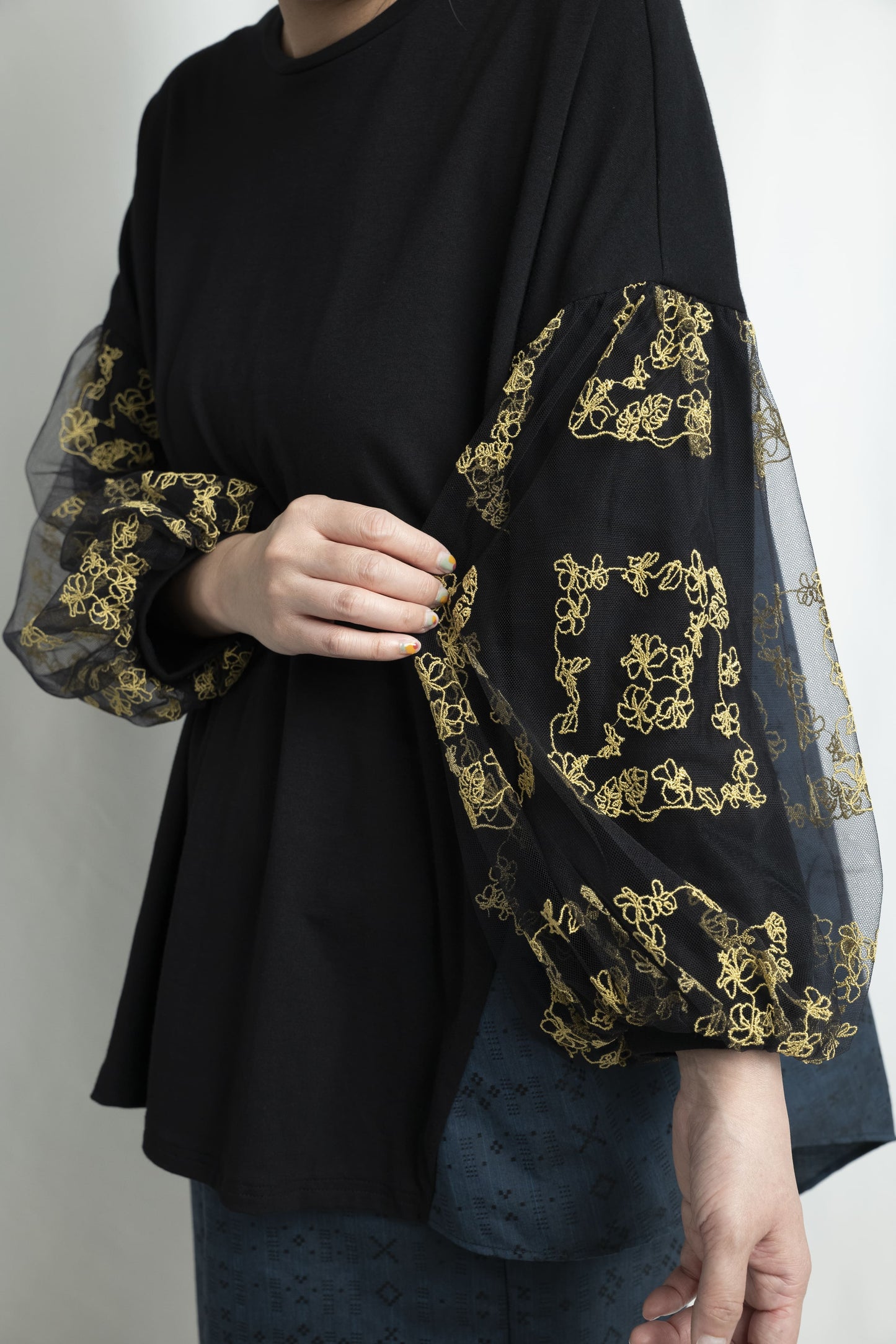 【YOAKE】チュール刺繍パフスリーブチュニック (Black)