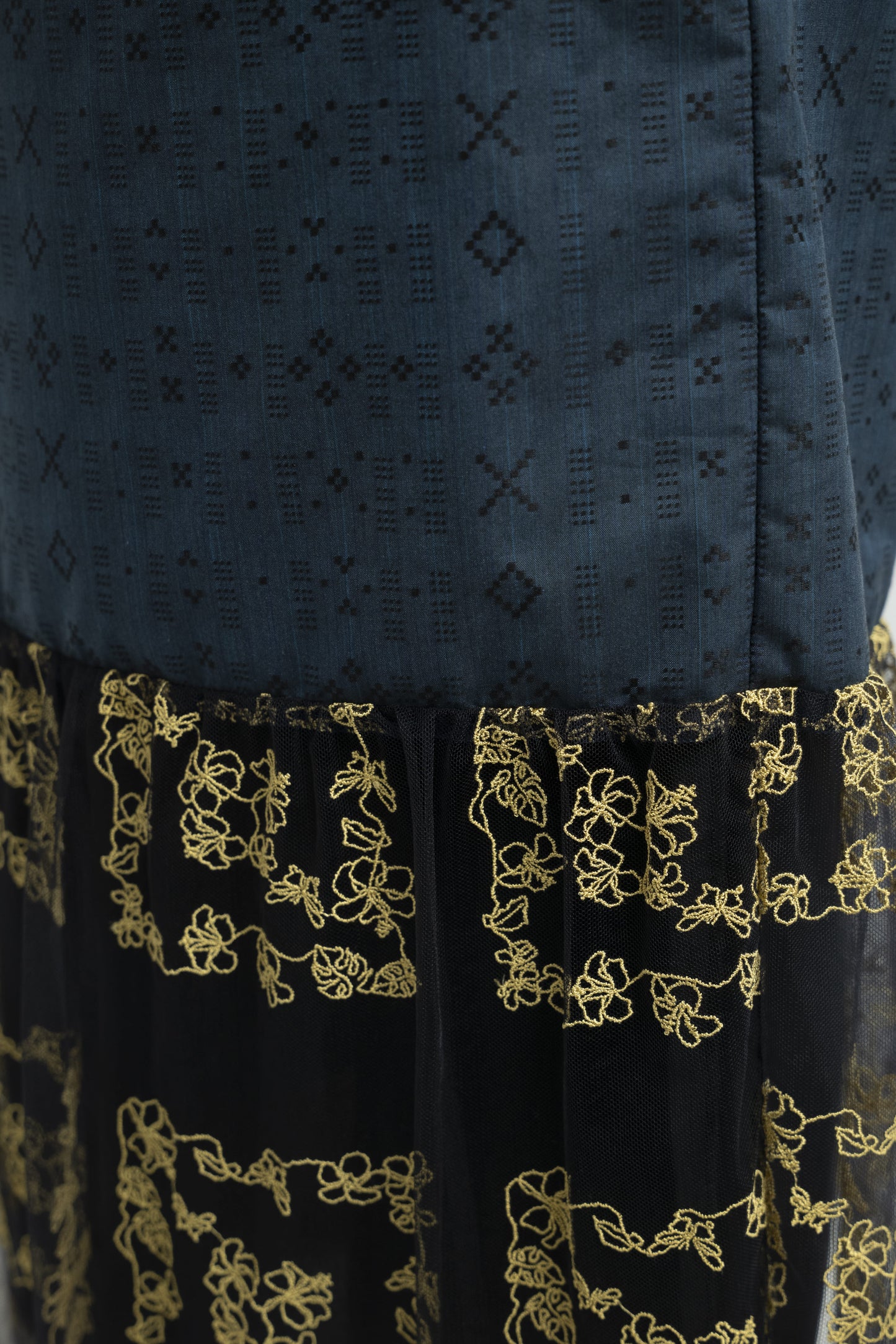 【YOAKE】チュール刺繍ロングスカート (Navy)