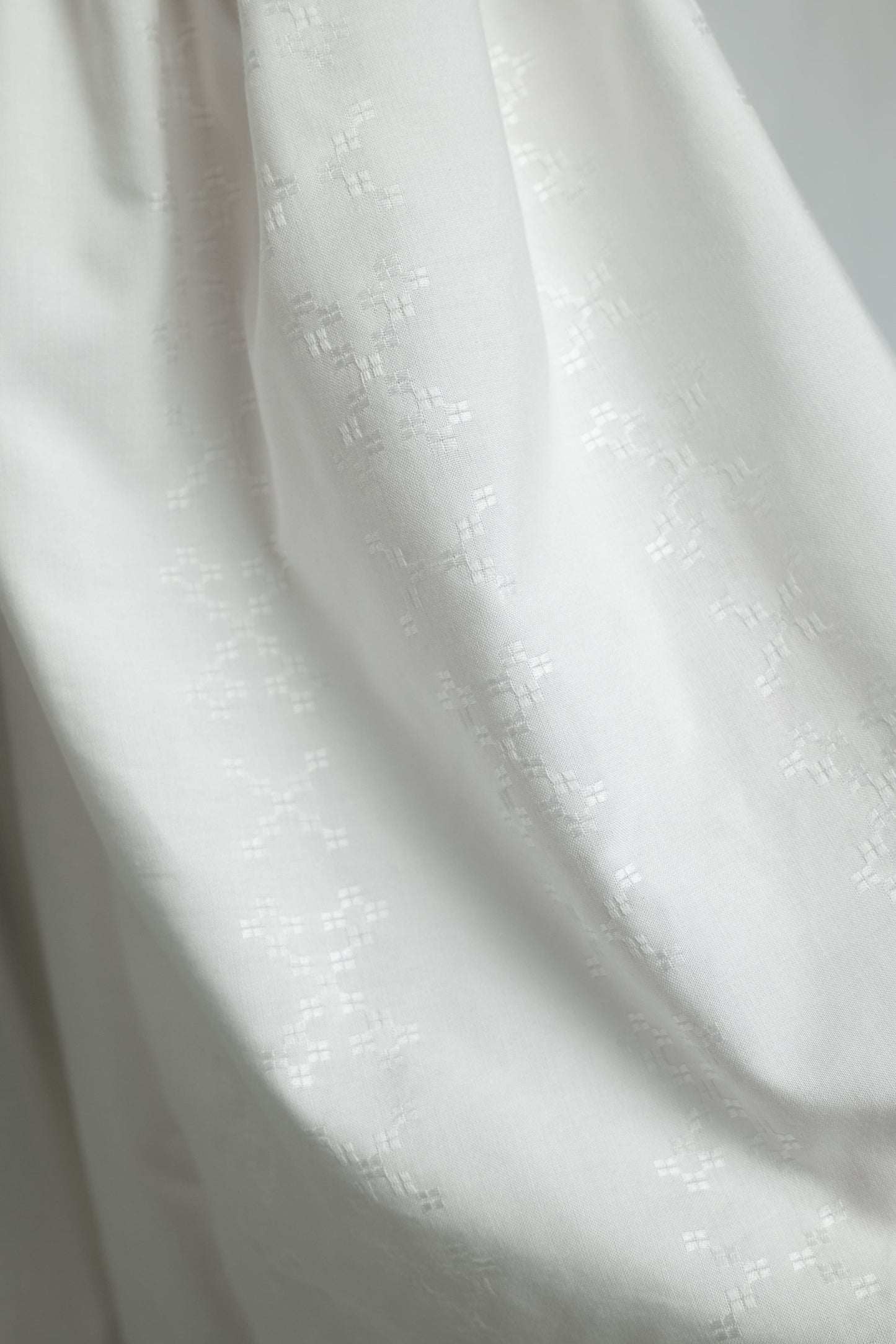 【YOAKE】チュール刺繍ロングワンピース (White)