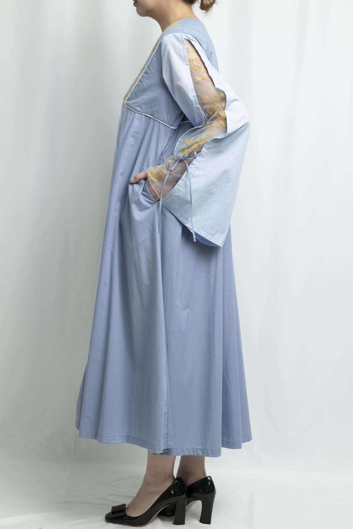 【YOAKE】チュール刺繍フレア袖ワンピース (Light blue)