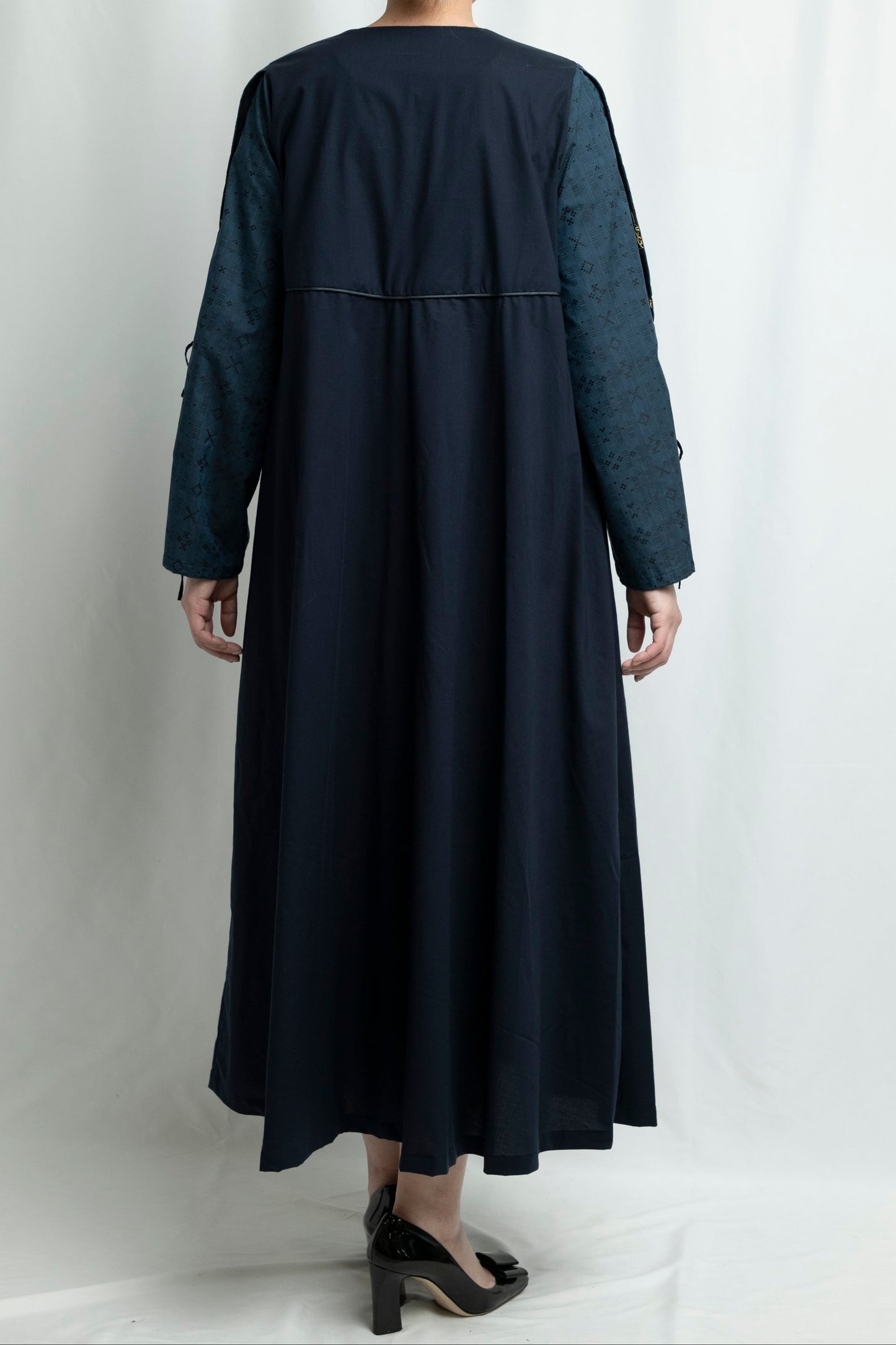 【YOAKE】チュール刺繍フレア袖ワンピース (Navy)