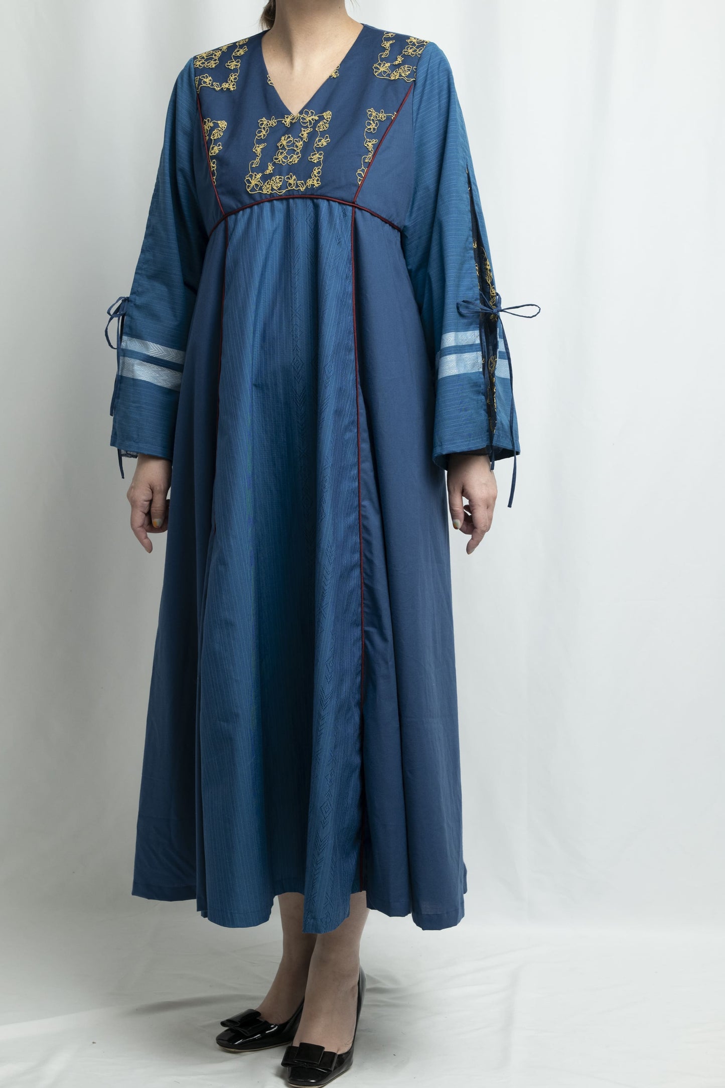 【YOAKE】チュール刺繍フレア袖ワンピース (Blue)