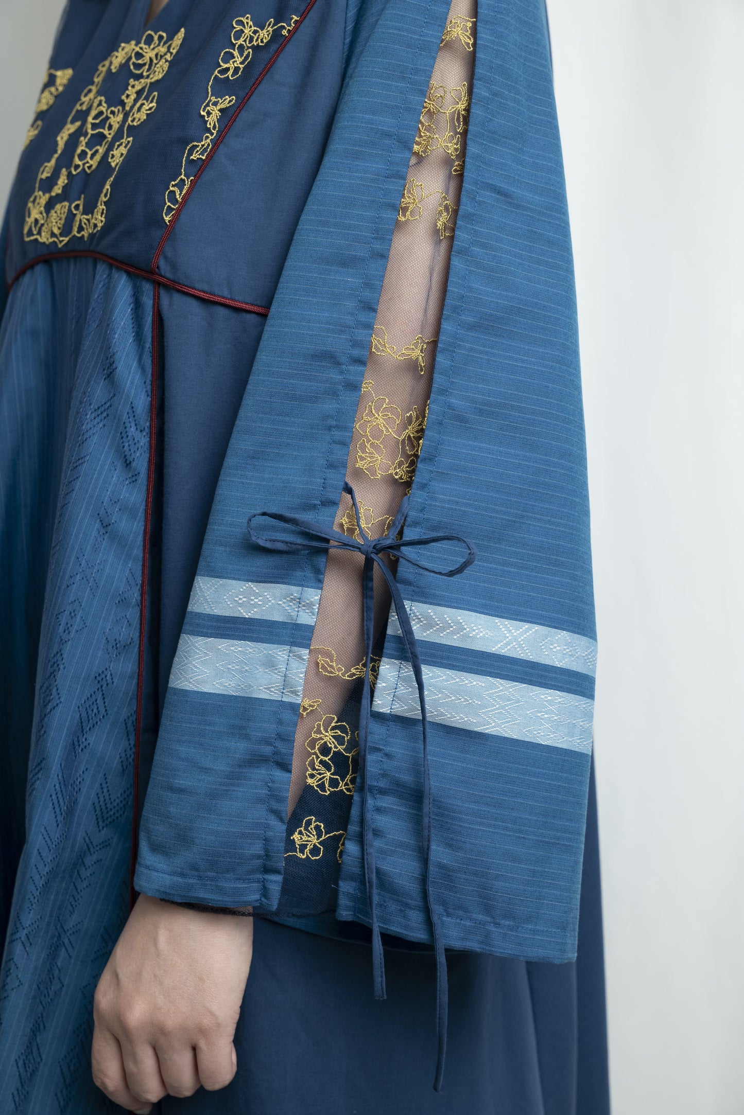 【YOAKE】チュール刺繍フレア袖ワンピース (Blue)