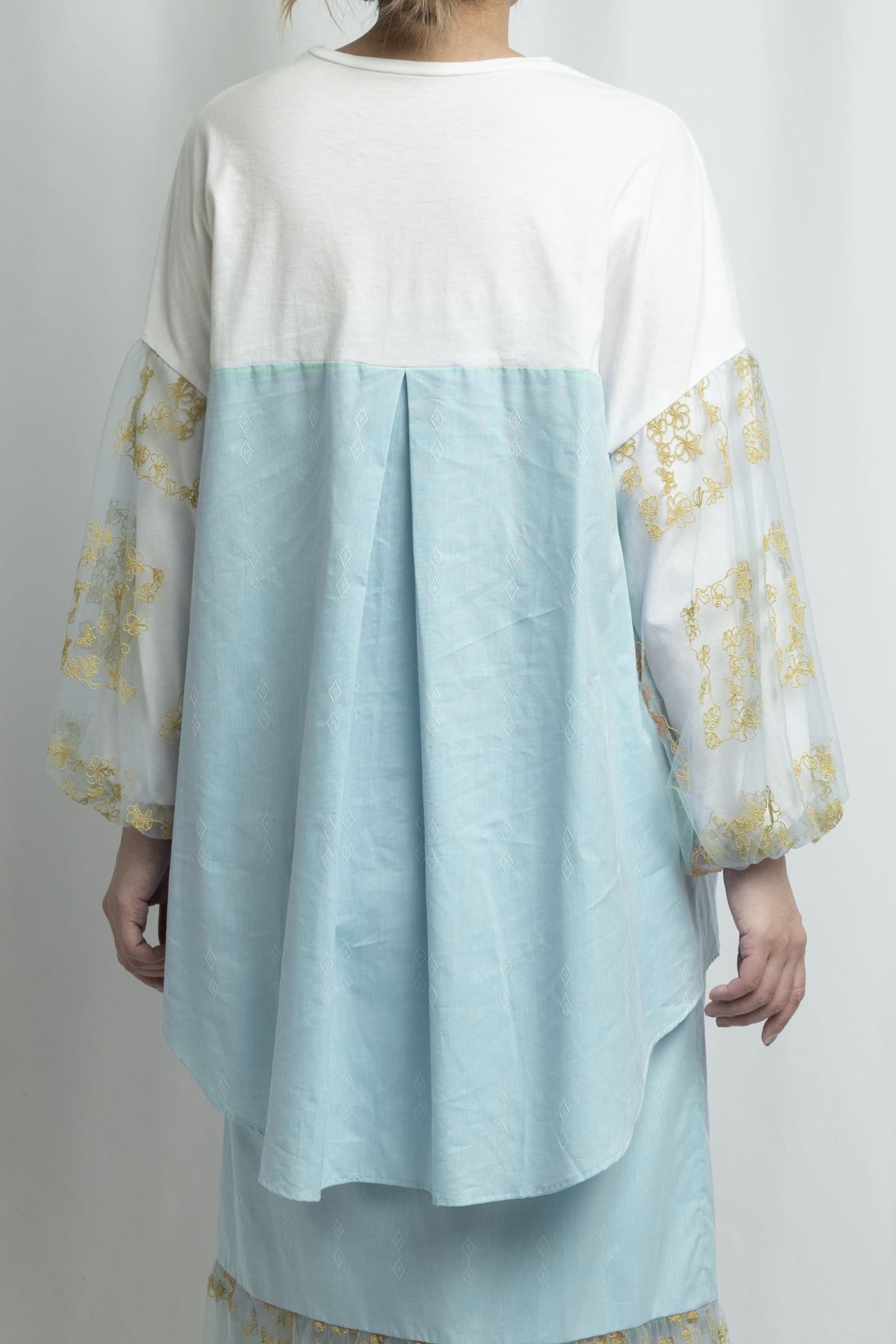 【YOAKE】チュール刺繍パフスリーブチュニック (White)