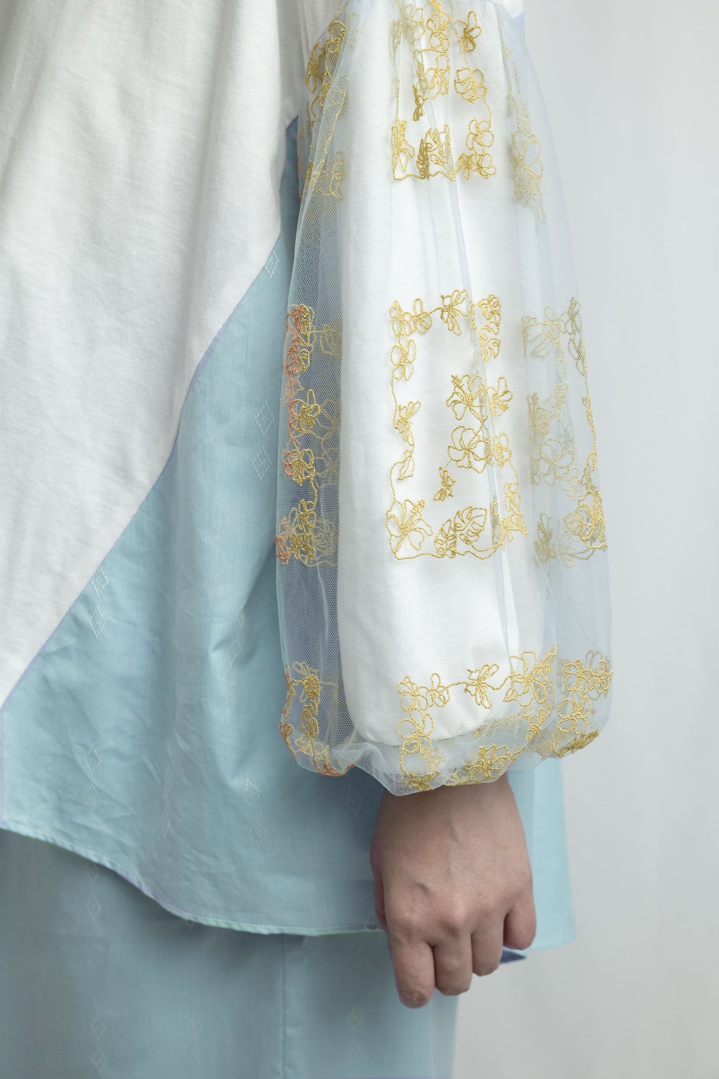 【YOAKE】チュール刺繍パフスリーブチュニック (White)