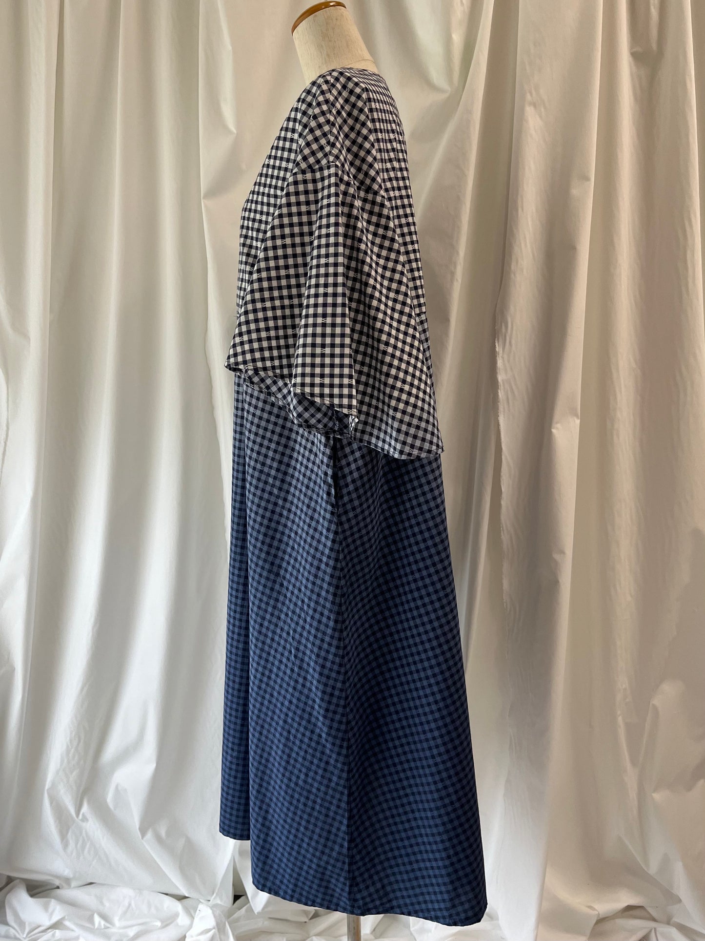 　【YOAKE】フレア袖ワンピース( Navy check gradation )