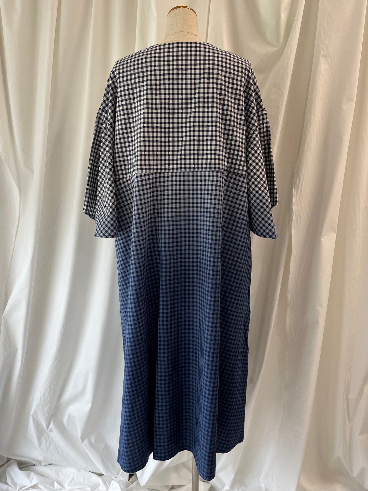 　【YOAKE】フレア袖ワンピース( Navy check gradation )